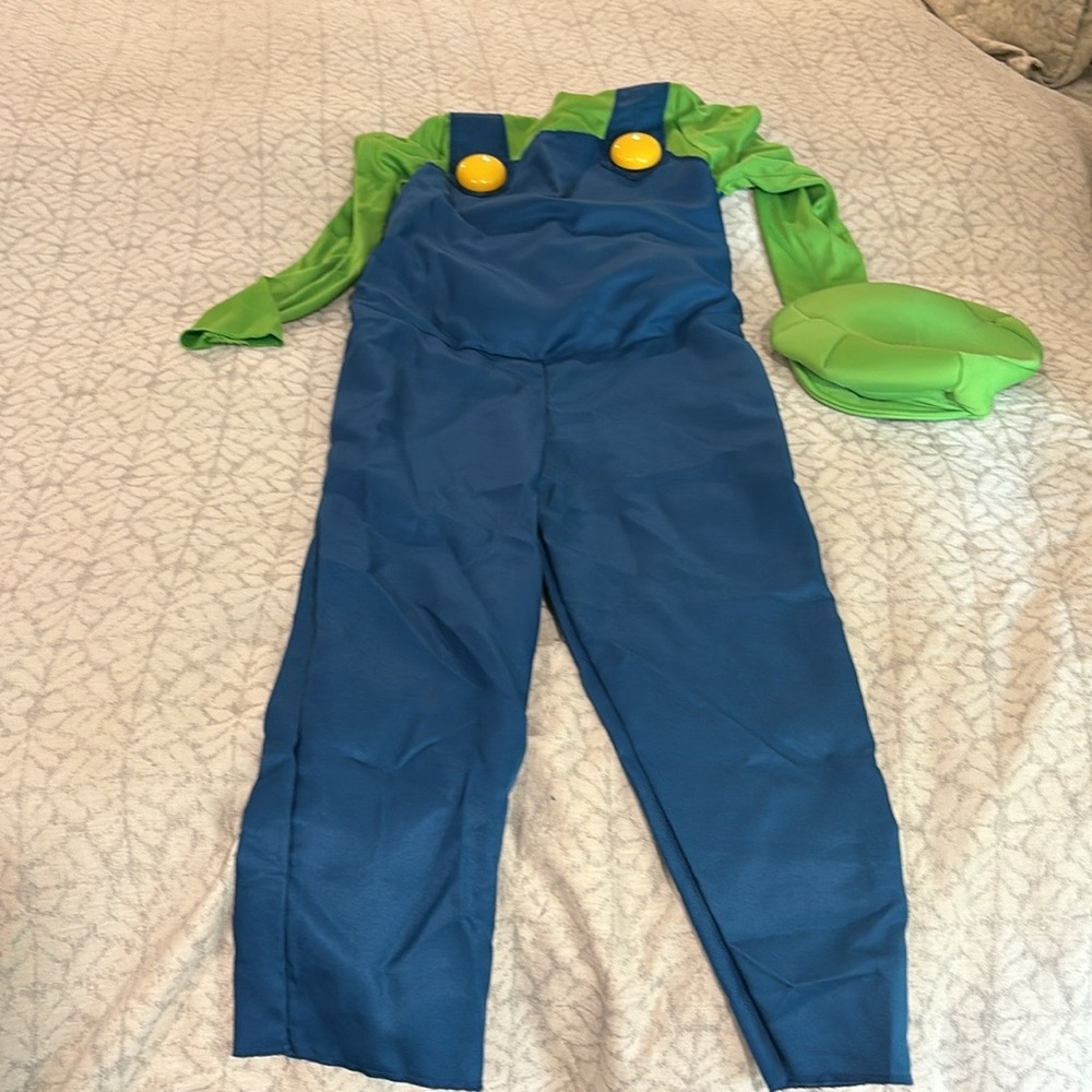 Super Mario Brothers Luigi Costume - size 7/8. Worn once in great condition. - Picture 7 of 8